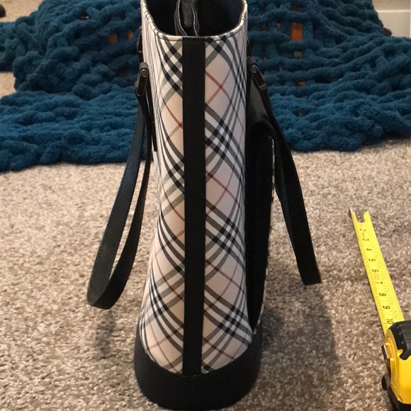 Burberry Nova Check Bucket Shoulder Bag - Picture 6 of 10